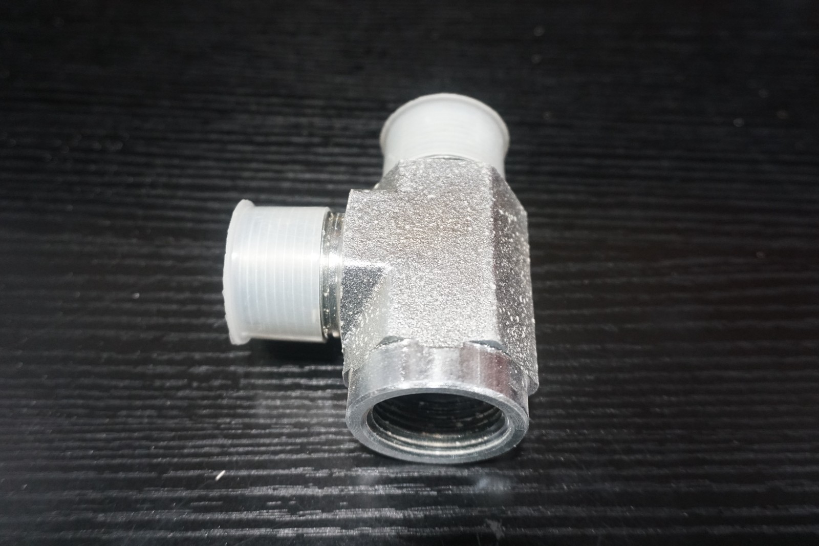 Aeroquip 2093-16-16S ADAPTER, NPTF/SM, Free Shipping, 1 Piece