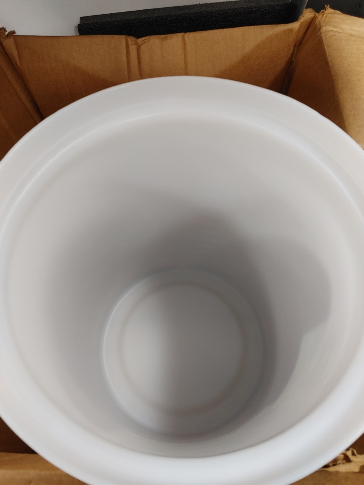 THERMO SCIENTIFIC 11100-0007 LLDPE 28L Cylindrical Tank with Lid