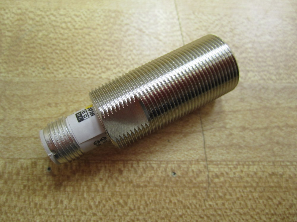 Omron E2E-X7D2-M1 Proximity Switch E2EX7D2M1