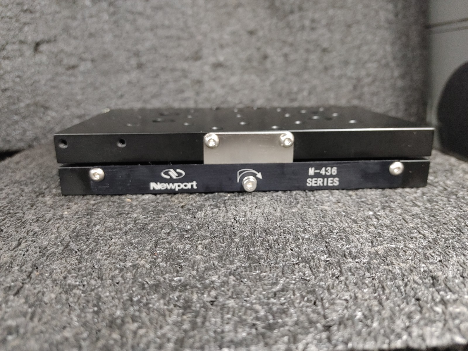NEWPORT M-436 Series 50.8 mm Travel Crossed-Roller Bearings Manual Linear Stage