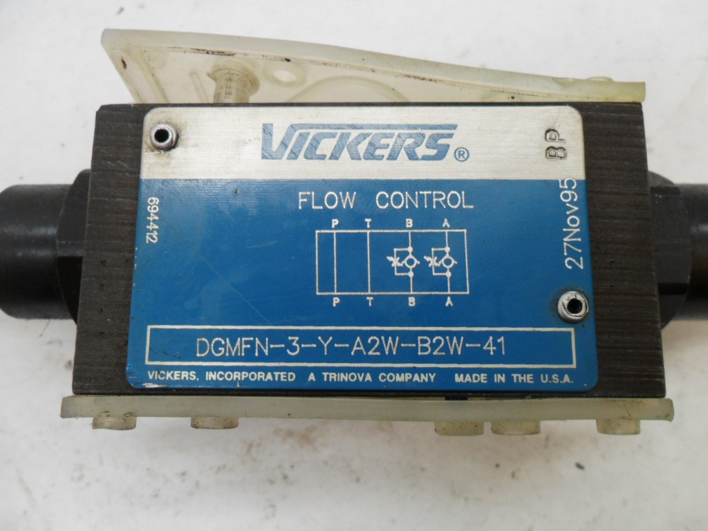NEW EATON VICKERS DGMFN-3-Y-A2W-B2W-41 FLOW CONTROL VALVE 694412