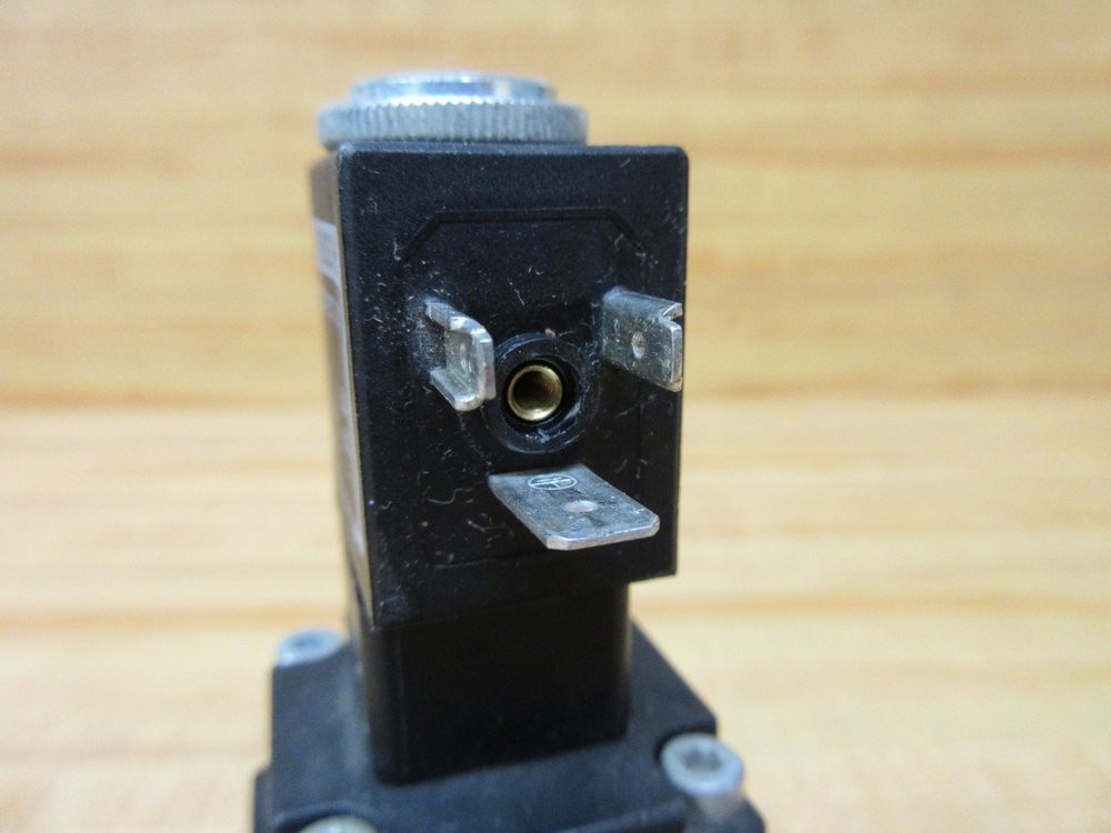 Bosch 0 821 300 922 Control Valve 0821300922
