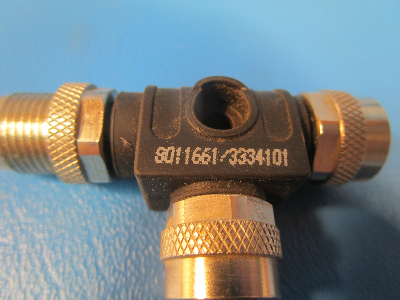 ESCHA 8011661/3334101, M12 Tee Connector, 60V, 2-M12 FEM, 1-M12 5 Pole Male