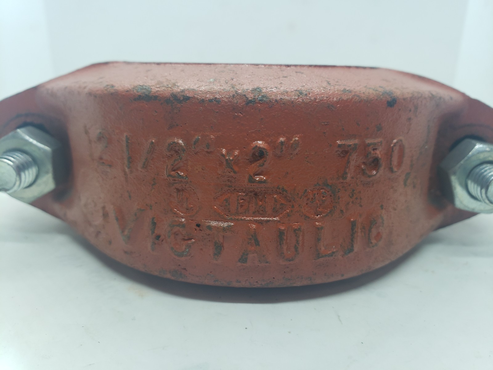 VICTAULIC 2-1/2 X 2 STYLE 750 GROOVED PIPE FITTING, NO RUBBER, NNB