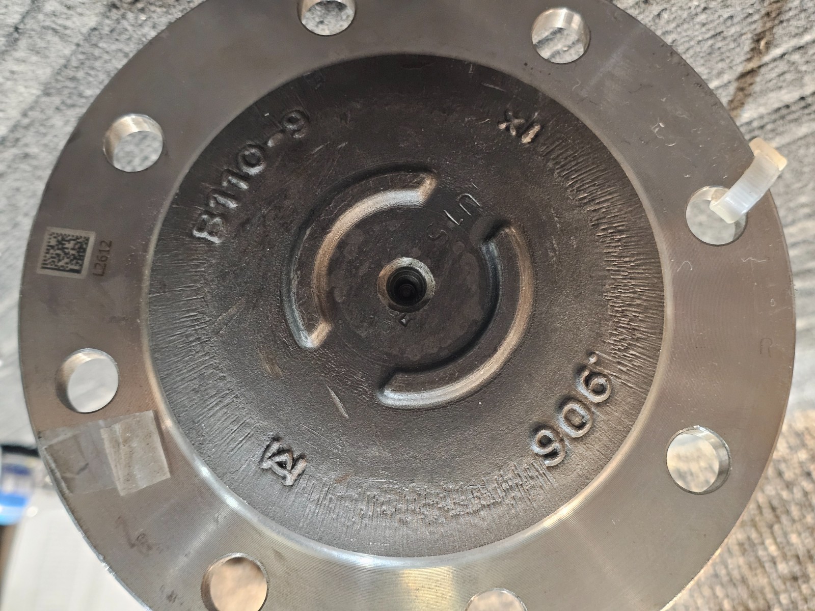 Meritor B110-9 41-3/8″ Axle Shaft L2612 906 SIlver, 8-Bolt Hole Steel