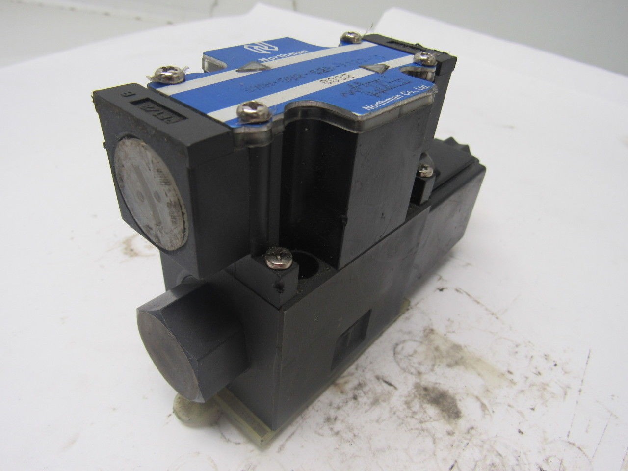 Northman SWH-G02-C2B-A120-10 Hydraulic Directional Valve 110V Single Solenoid