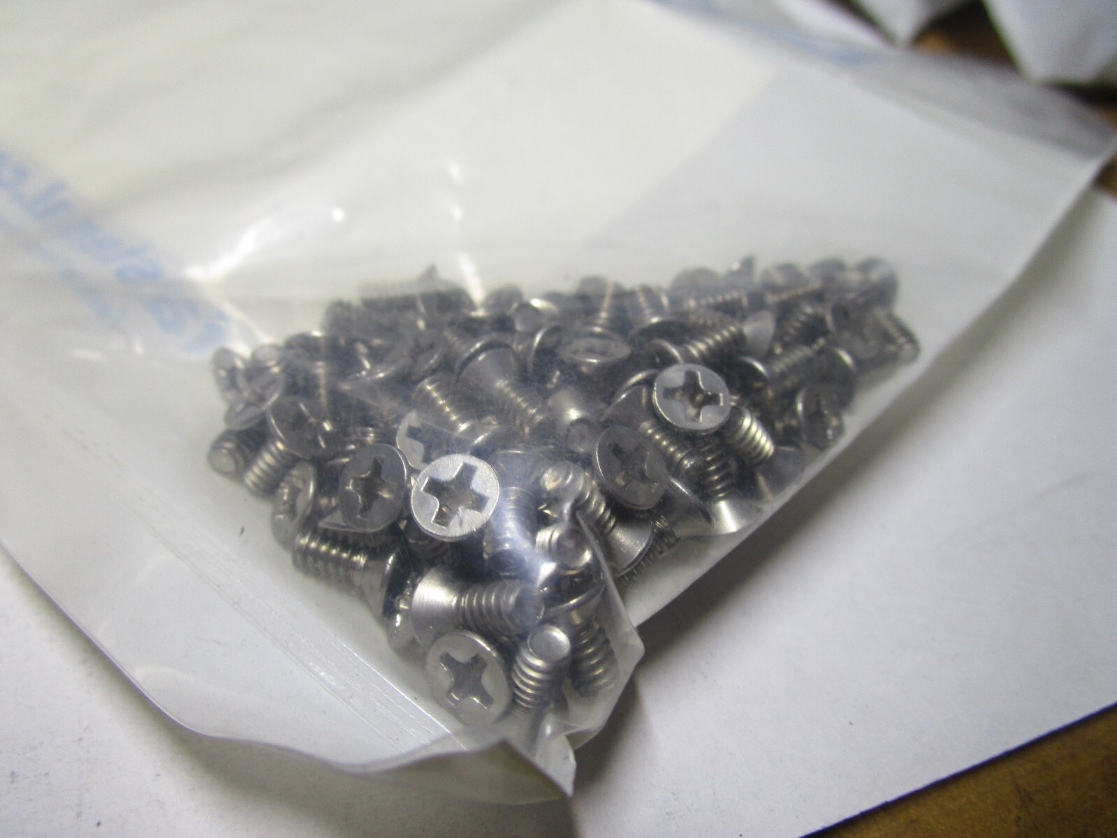 #6-32 x 5/16″ Phillips Flat Head 18-8 Stainless Steel Machine Screw QTY 100