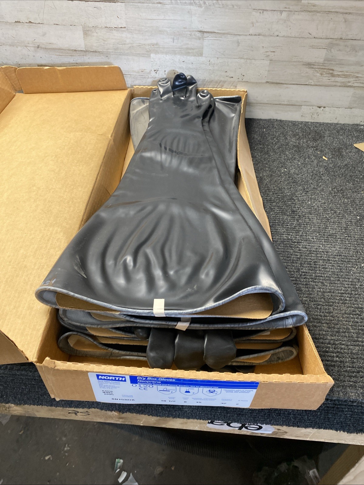 Honeywell North 8N1532 Gauntlet Gloves 10-1/2″ Hand Size Neoprene Black 2 Pairs