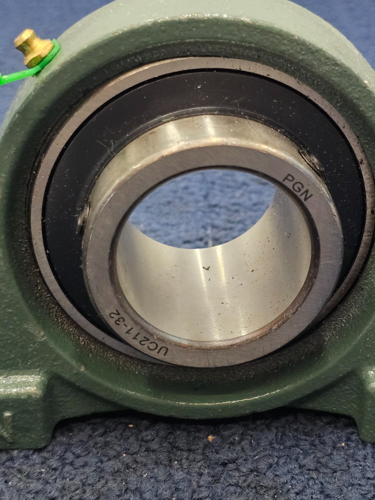 PGN P211 2-BOLT PILLOW BLOCK BEARING GREEN w/ UC211-32 BEARING