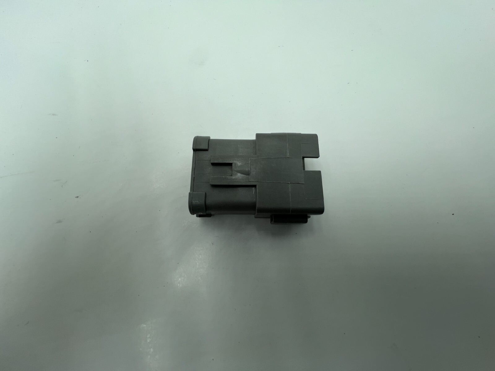 (QTY 50) TE Connectivity Deutsch Automotive 571-DT04-12PA-P075 Connector Housing
