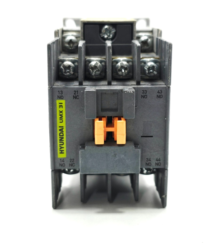UMX 31 HYUNDAI IEC/EN 60947-5-1 CONTACTOR RELAY LOT OF 2