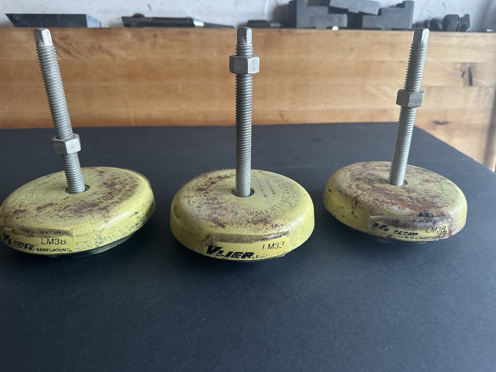 Barry Controls Barrymount LM3B Level Mount with Bolt Set of 4*