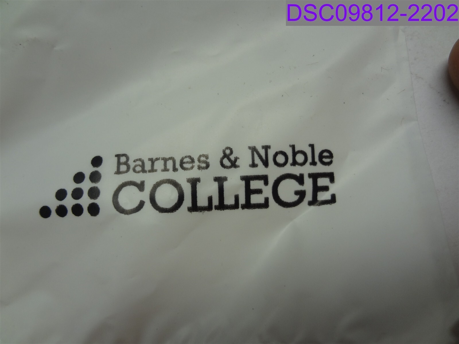 Qty = 250: Barnes & Noble All Things College White Sack 21-1/4″ x 12″ x 6-1/4″