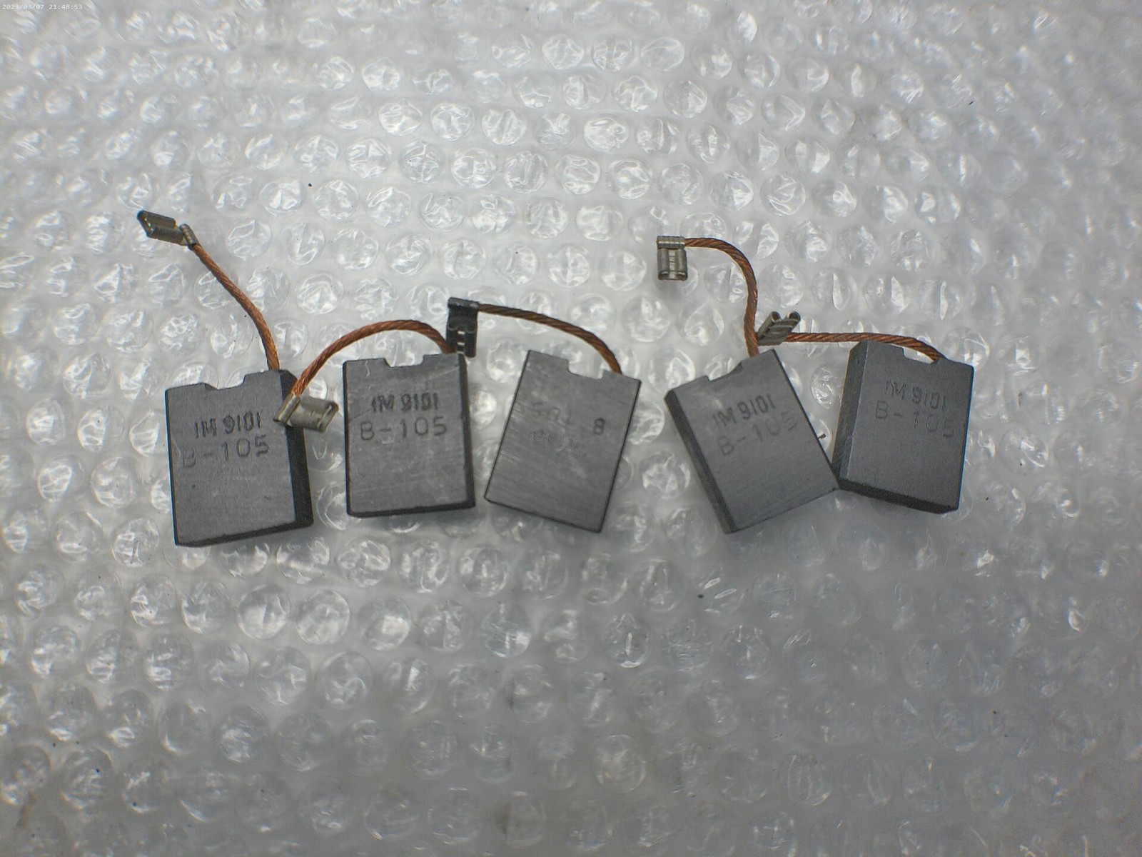 INDUSTRIAL SPARE IM9101 B-105 CARBON BRUSH LOT OF 5 NSNP