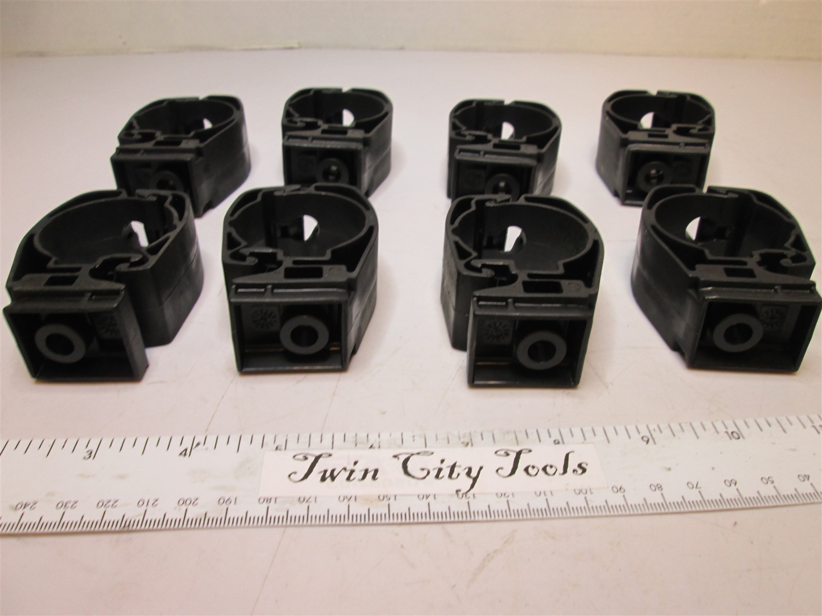 Parker 6697 40 01 Black Polyamide 40mm Pipe Clamps w/ 1/4″ Threads – Lot of 8