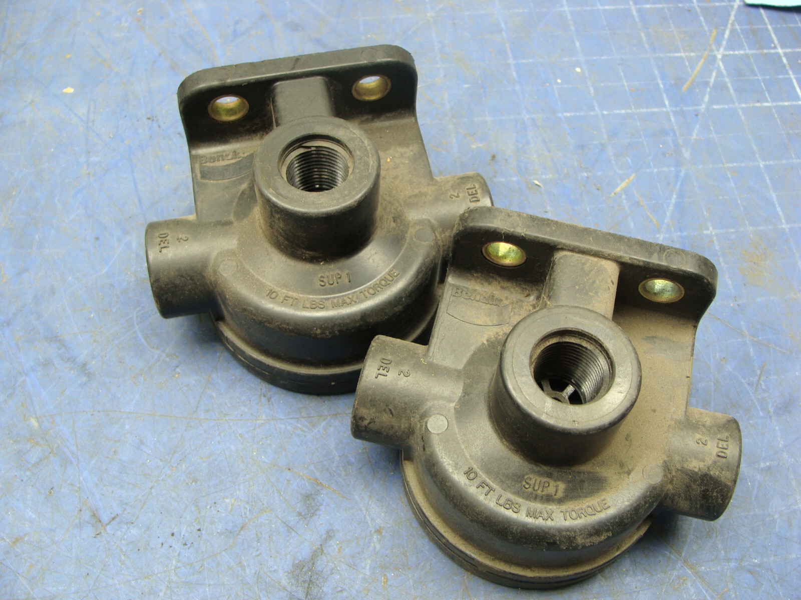 Lot of 2 BENDIX QUICK RELEASE VALVES 10 FT LBS MAX TORQUE