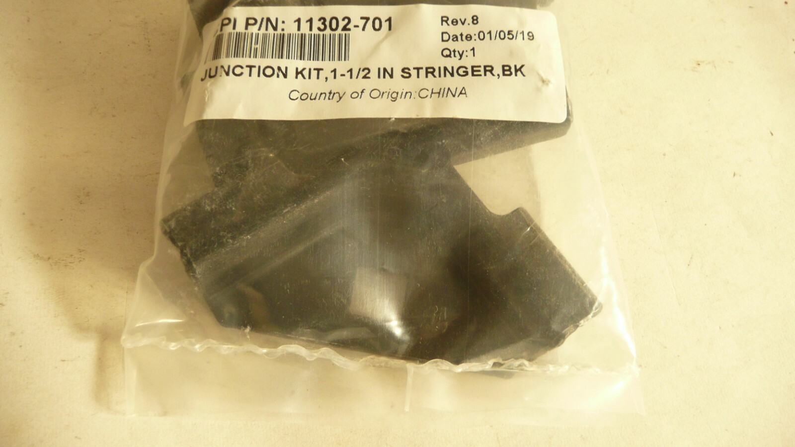 NEW CHATSWORTH PRODUCTS 11302-701 JUNCTION SPLICE KIT, 1-1/2″ STRINGER, BLACK