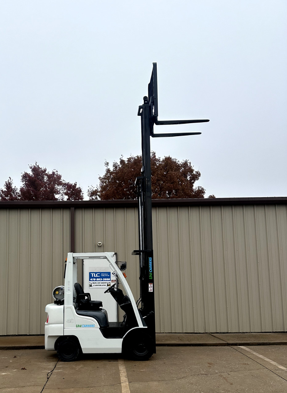 2015 Unicarriers Propane Forklift 4000 lb Triple 187″ with Sideshift – 2835 hrs