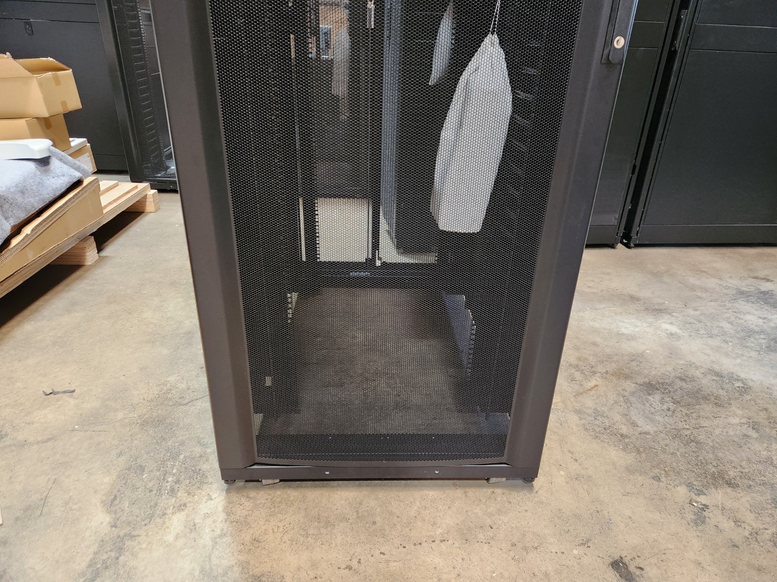 APC Schneider AR3340 NetShelter SX 42U 750mm x 1200mm Server Rack Enclosure