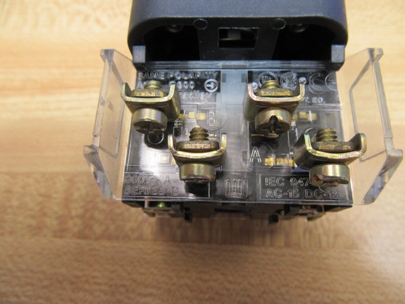 Allen Bradley 800T-QBH24G Push Button 800TQBH24G Red Green Amber Blue