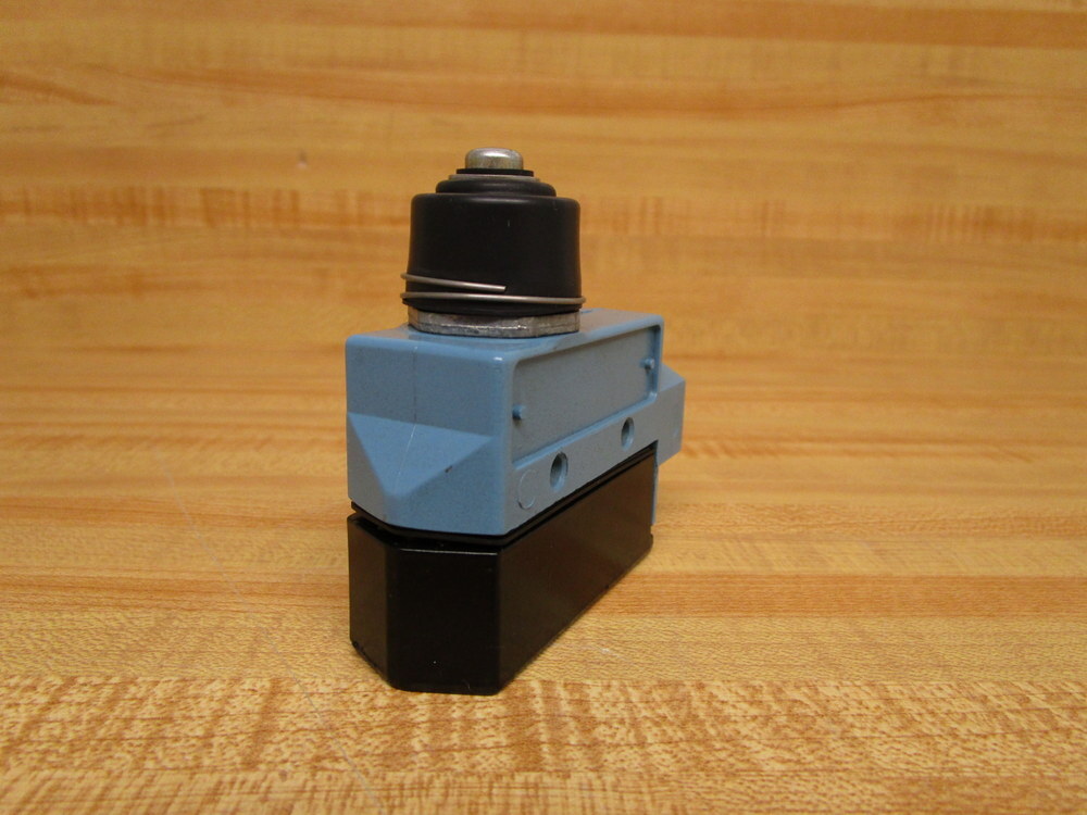 Micro Switch BZE6-2RN Limit Switch BZE62RN W/ Base