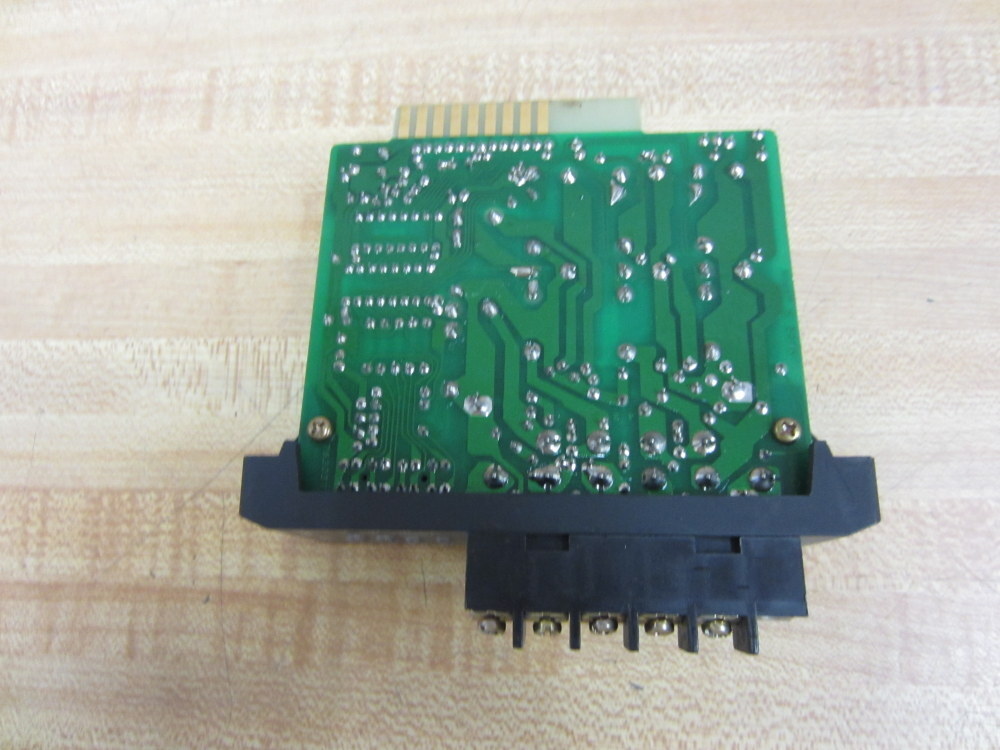 General Electric IC610MDL180A 8-Pt Relay Output Module