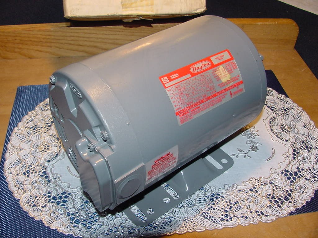 Dayton 3N693, AC Motor, 2HP, 230/460V, 1725RPM, 3 Phase, 60Hz, 58H Frame, NEW