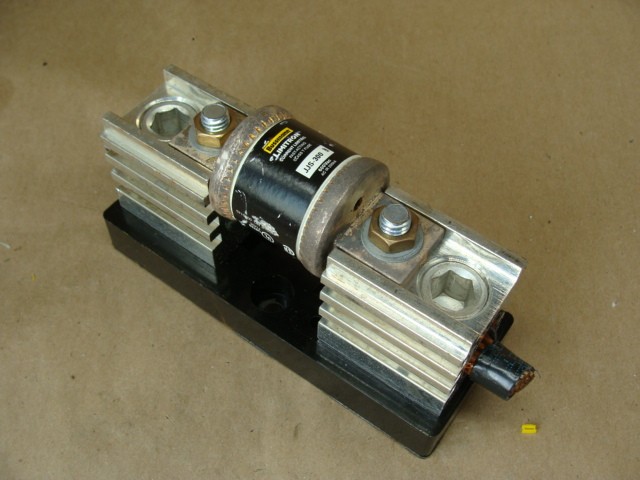 BUSSMANN LIMITRON JJS-300 CLASS T FUSE 600VAC AND FUSE BLOCK