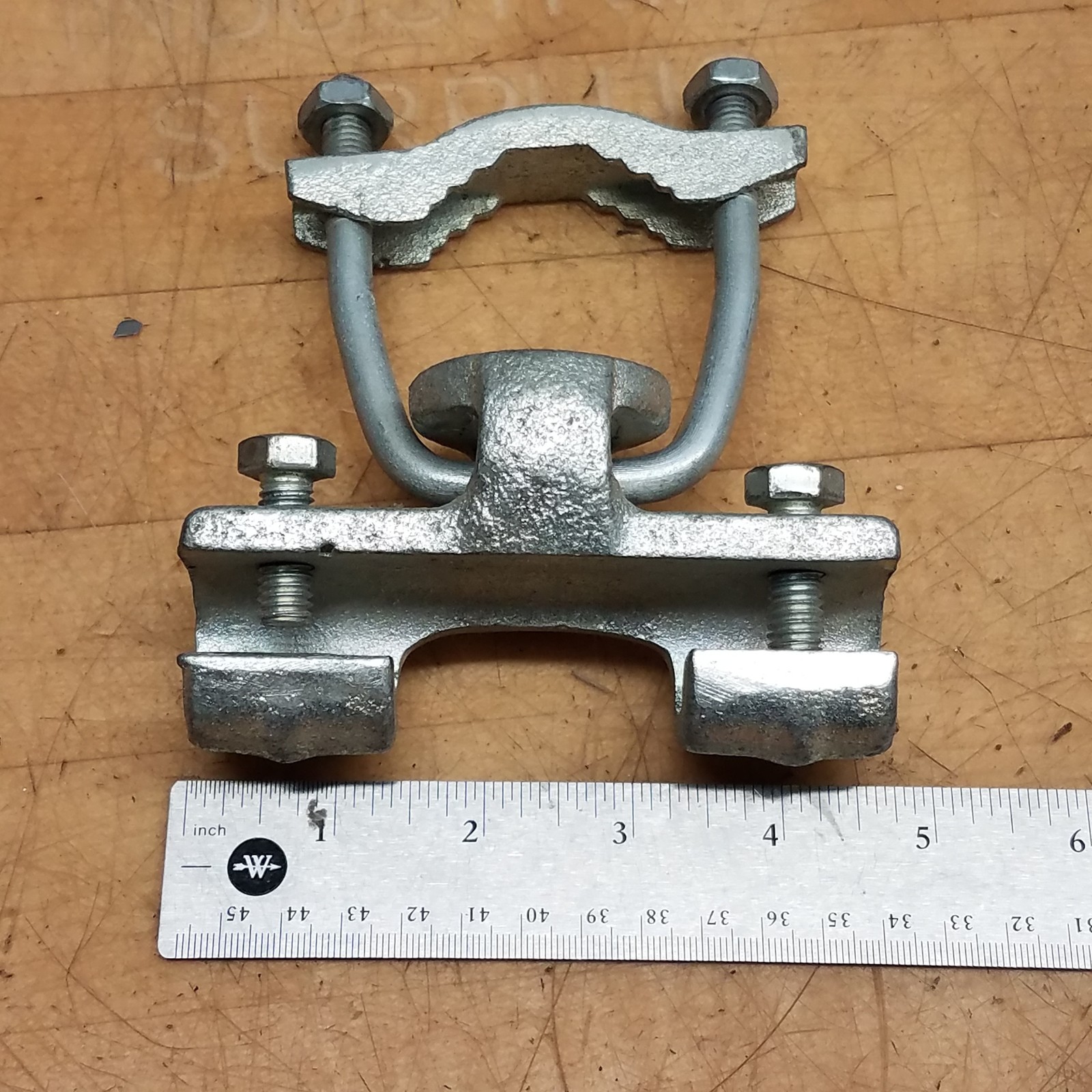 Thomas & Betts 6214 Cable Tray Clamp, Swivel Type Style 2, 1-1/2″ Conduit Size