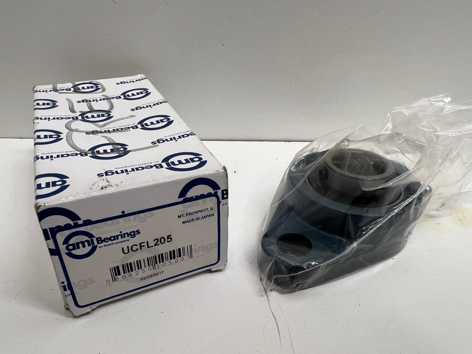 NEW IN BOX! AMI BEARINGS 2-BOLT FLANGE BEARING UCFL205