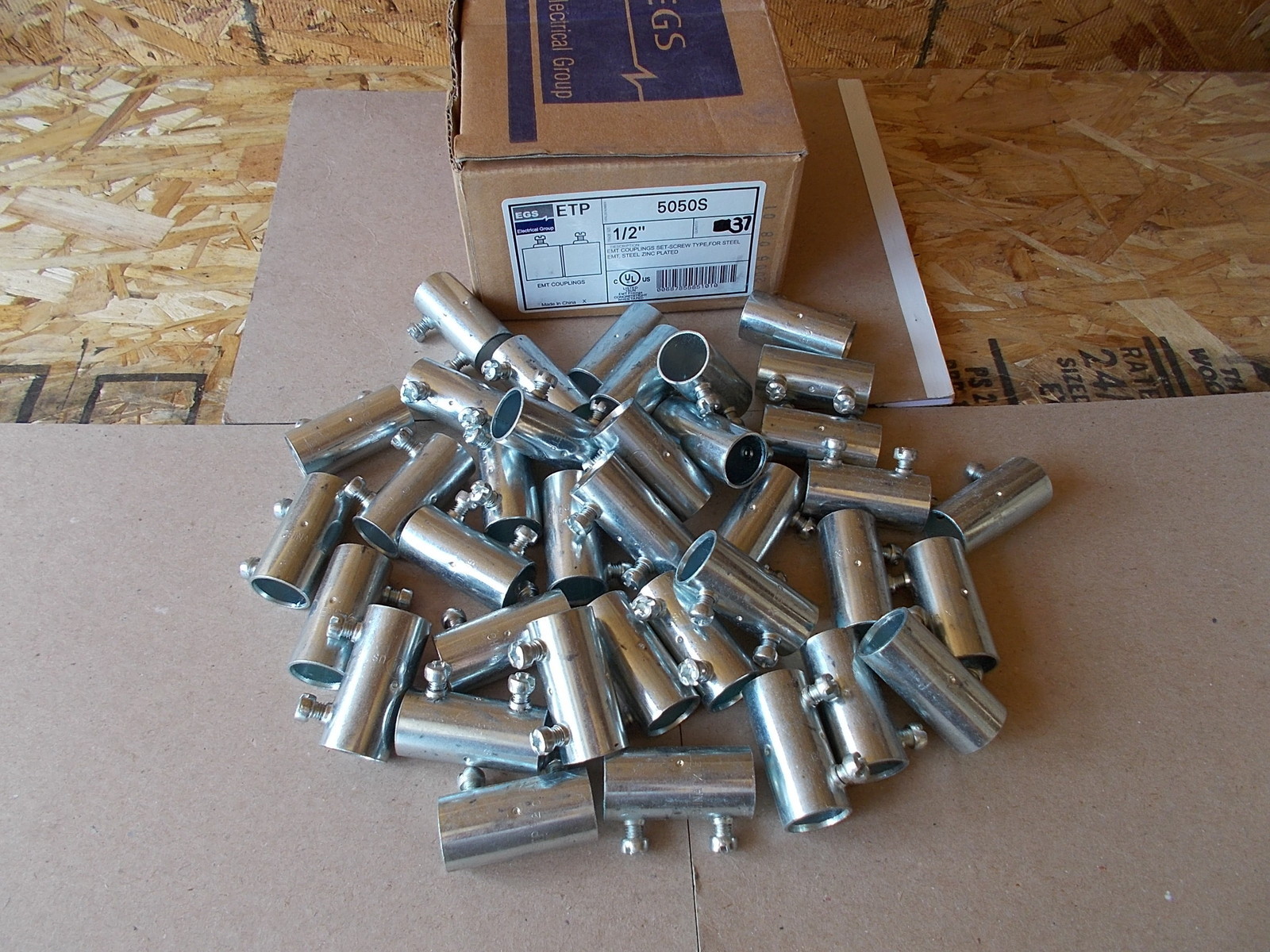 NEW EGS 5050S Box of 37 1/2″ Set Screw Couplings *FREE SHIPPING*