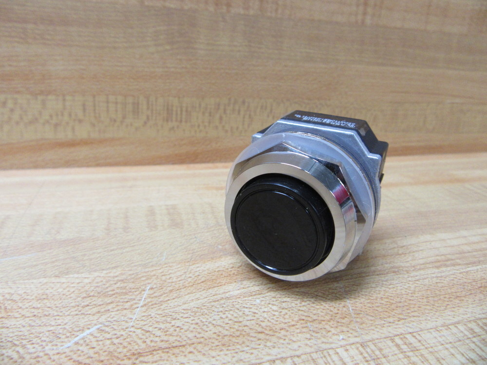 IDEC ABD210NUB Black Momentary Push Button ABD