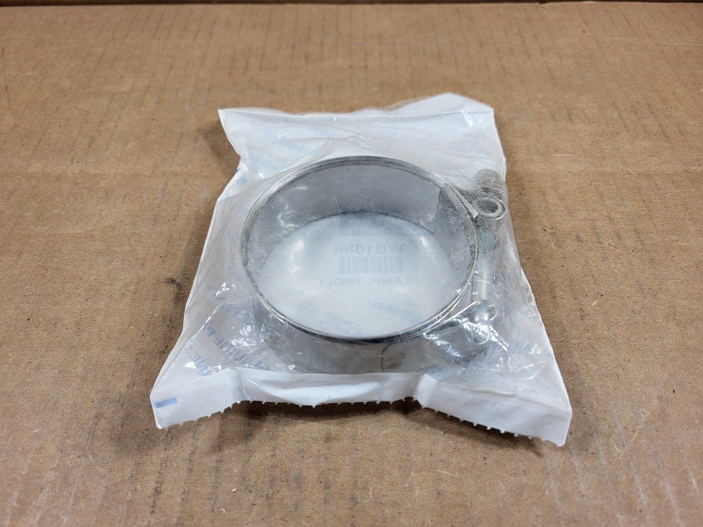 SURPLUS NEW KOMATSU WB1088 T Bolt Clamp – Heavy Machinery