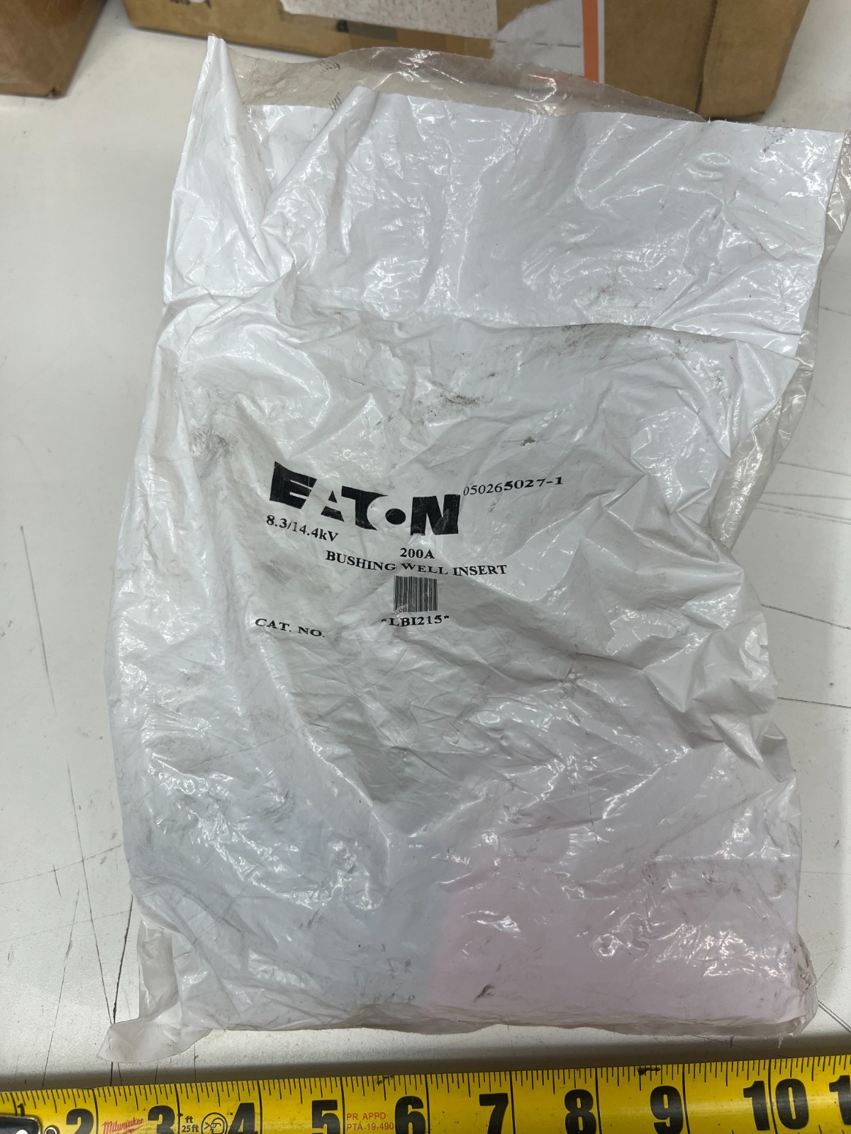 Eaton LBI215 15kV Class Bushing Well Insert 200A 8.3/14.4kV Cooper Power Systems