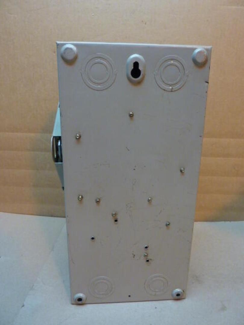 CUTLER HAMMER 30 Amp Safety Disconnect Switch DH361NGK Scratch & Dent #36025