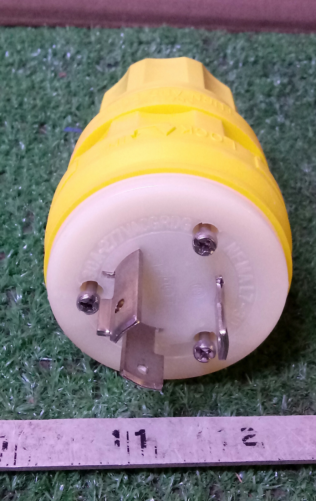 1 NEW LEVITON 28W49 30A-277V AC WET-GUARD PLUG NNB ***MAKE OFFER***