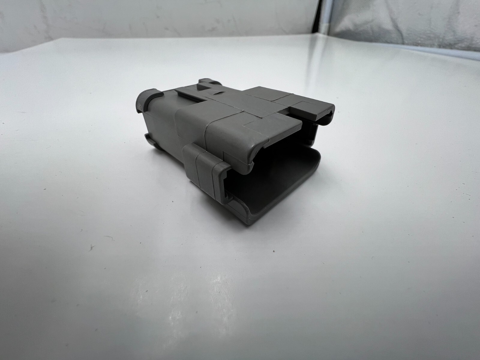 (QTY 50) TE Connectivity Deutsch Automotive 571-DT04-12PA-P075 Connector Housing