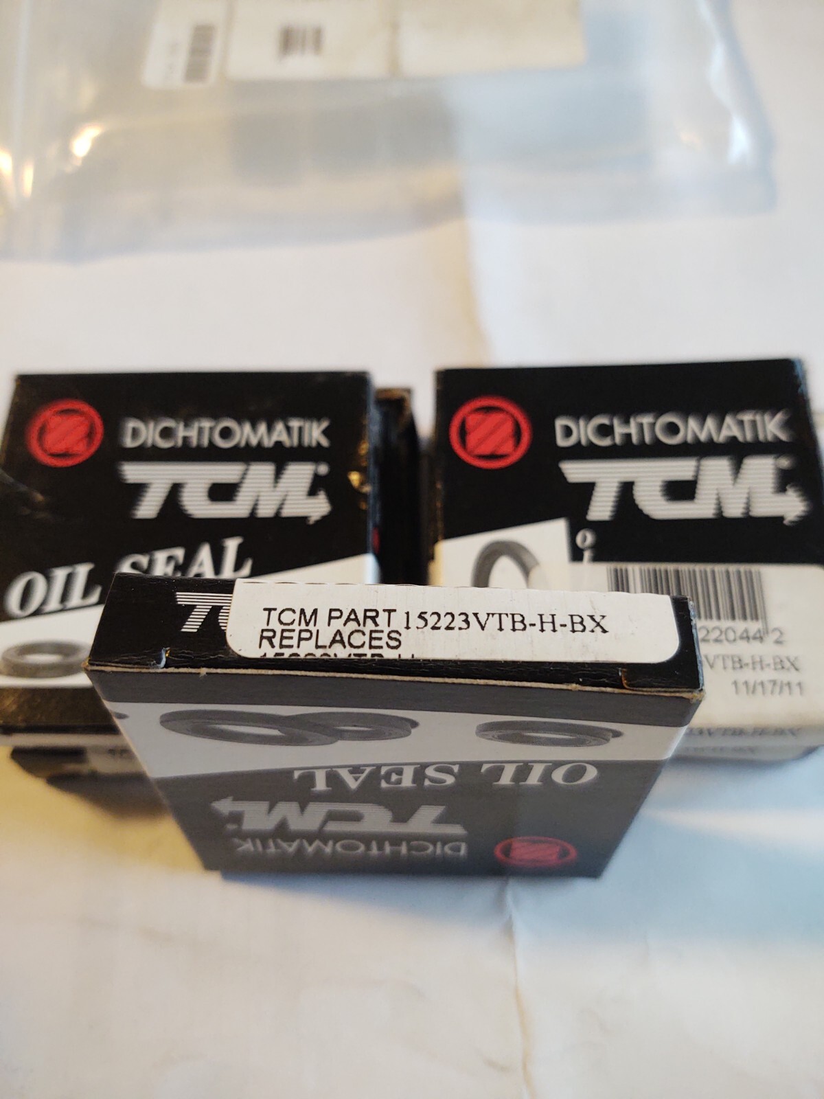 Lot of (5) TCM Oil Seals 15223VTB-H-BX by Dichtomatik 1.5″ Shaft 2.25″ Bore