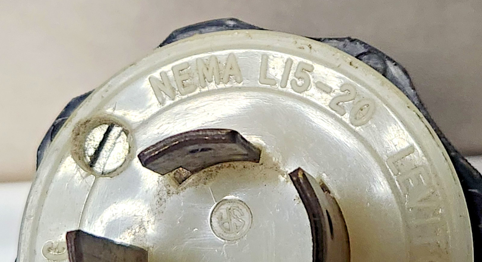 LEVITON NEMA L15-20 MALE 20A-250V 30 LOCKING ELECTRICAL CONNECTOR PLUG