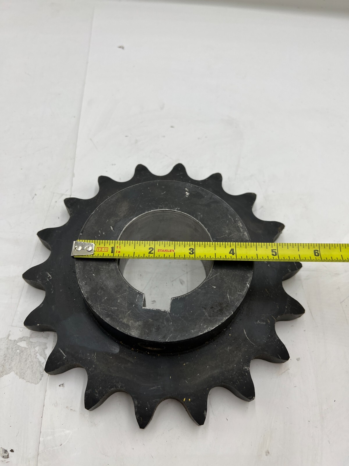 Sprocket 7 3/4″ x 2 3/8″ x 4 3/8″ H100B-F8 18 Teeth Black Heavy Duty