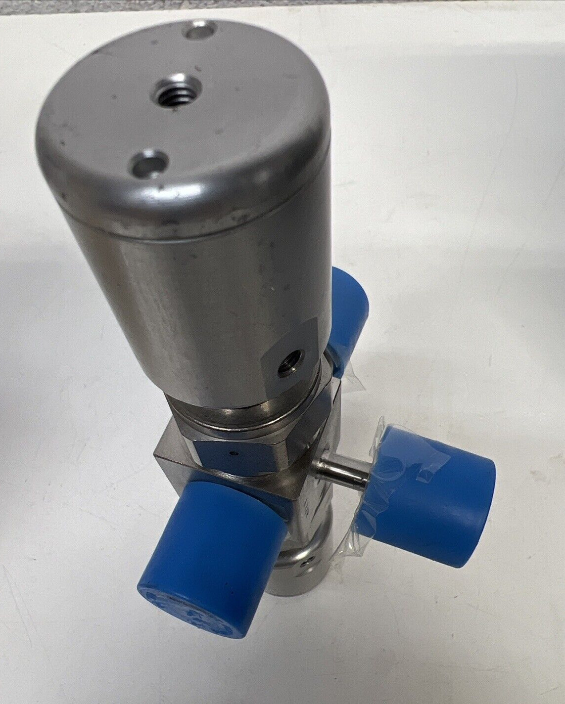 Swagelok 6L-M1D-222P-11 High Purity 2- Bellows Air Vavle 3-port Manifold 1/4″