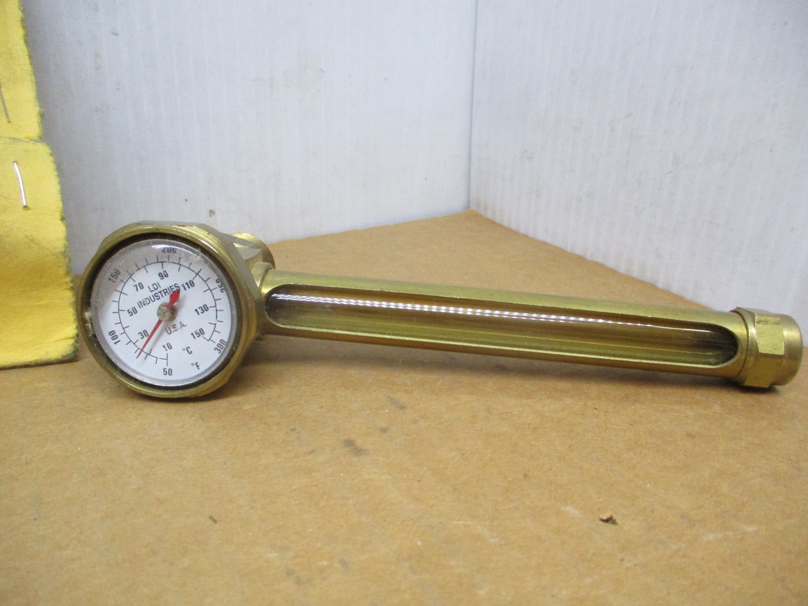 4-1/4 Inch Long Sight, 1/2 Inch Thread Size, Buna-N Seal Elbow With 1-3/8 Inch D
