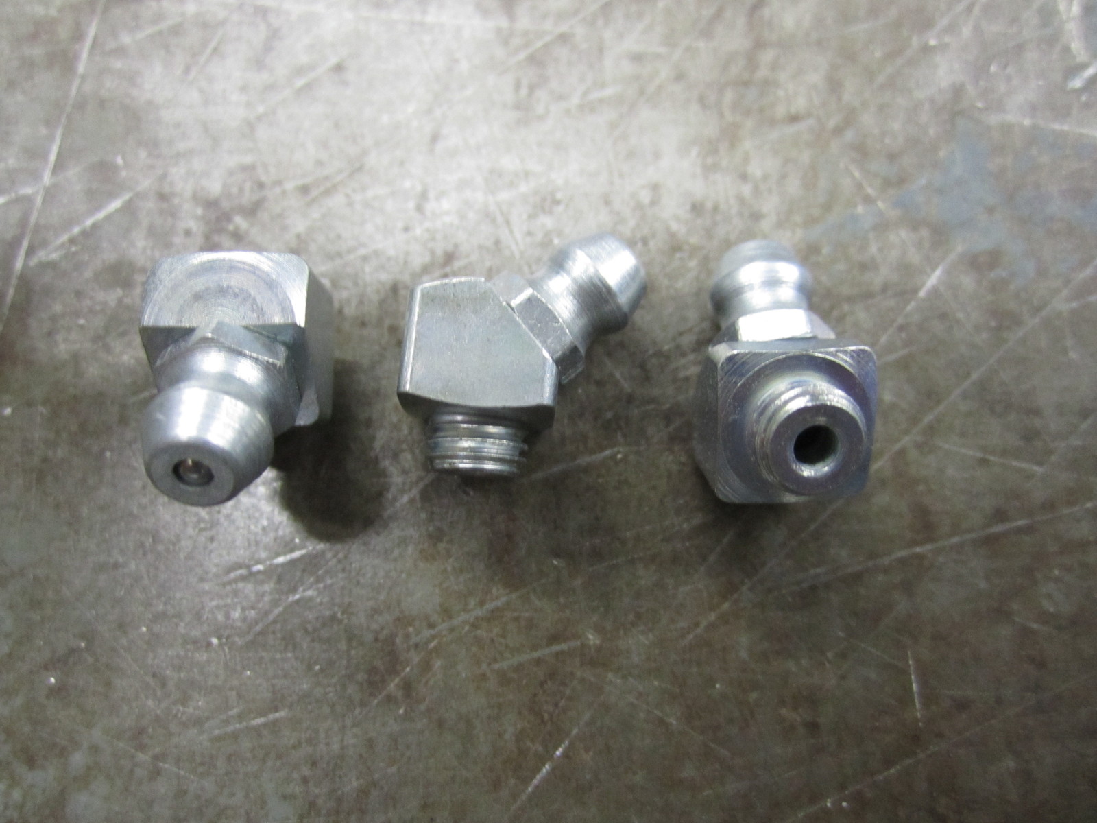 UMETA 5546108 -1/4″-28 UNF-2A STRAIGHT THREAD FITTING (100/BOX)