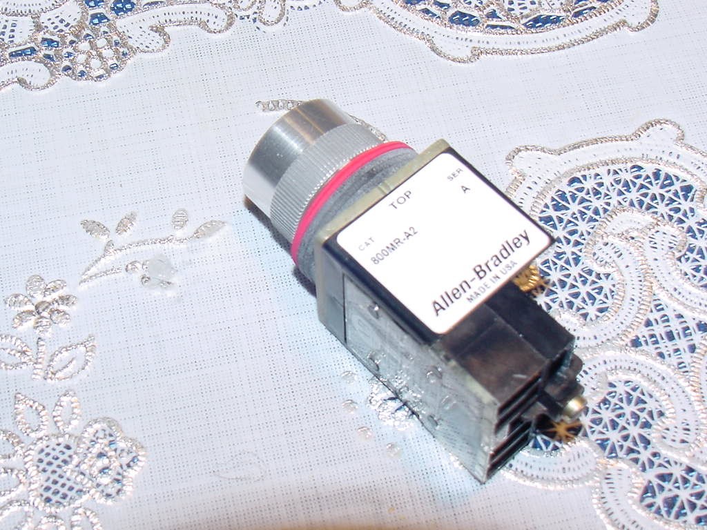 Allen Bradley 800MR-A2A, 22.5 mm, Momentary Contact Push Button, Flush, Black