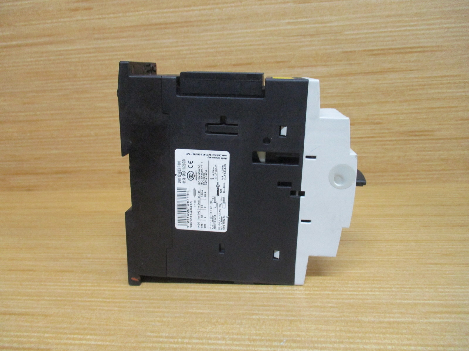 Siemens 3RV1031-4GA10 Sirius Motor Starter 3RV10314GA10 Chipped Corner