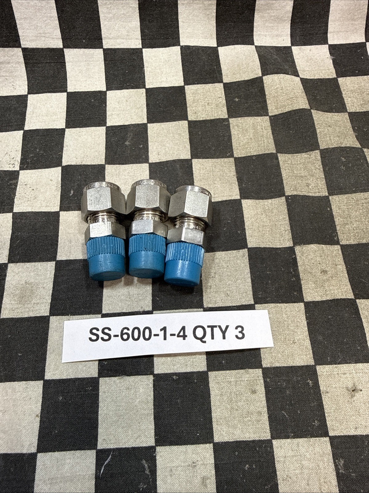 Swagelok SS-600-1-4, SS60014, Male conector 3/8″ x 1/4″ npt, LOT OF 7 #133N7
