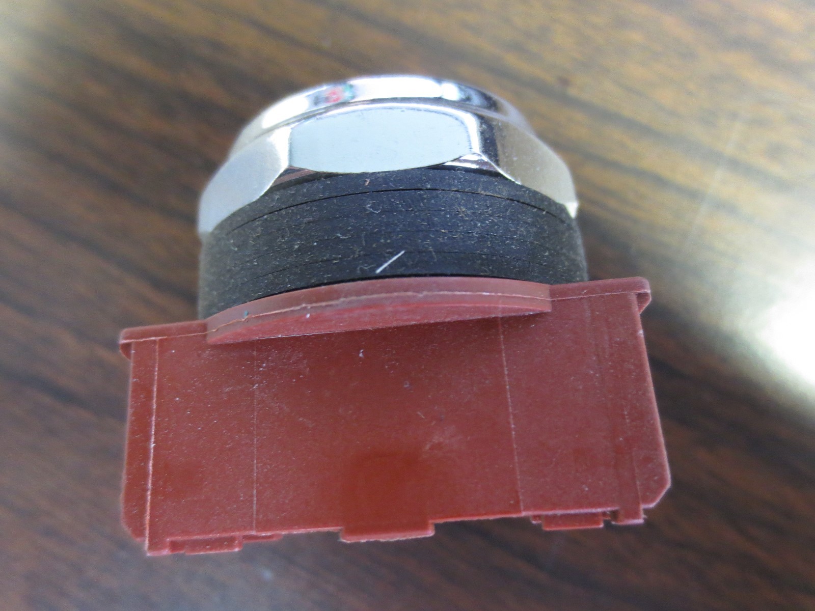 SIEMENS 3SB03-PFR 30mm FLUSH-HEAD RED PUSH BUTTON – NEW SURPLUS