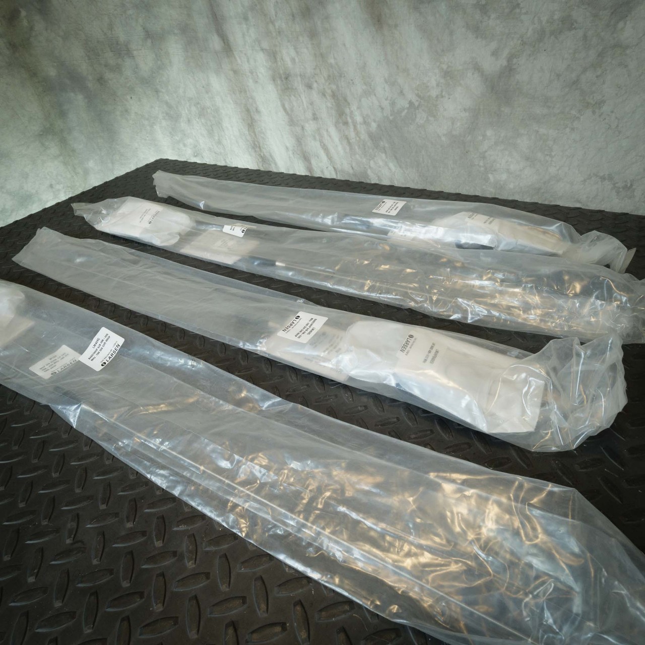 4-Pack of Larsen LM406C UHF Whip Antenna 406-420 MHz NOS