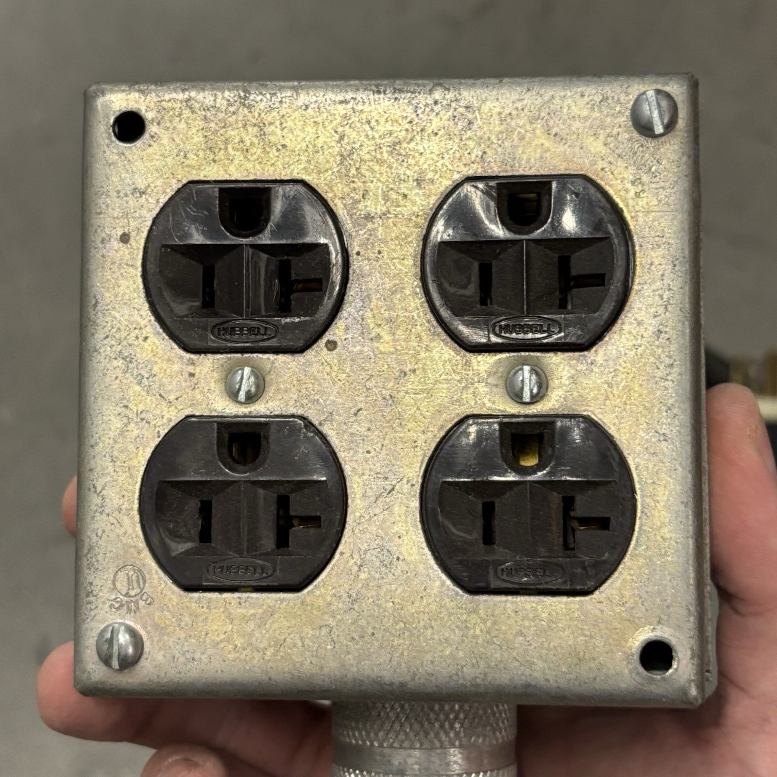Hubbell 4 Gang Outlet Outdoor Industrial Use Box