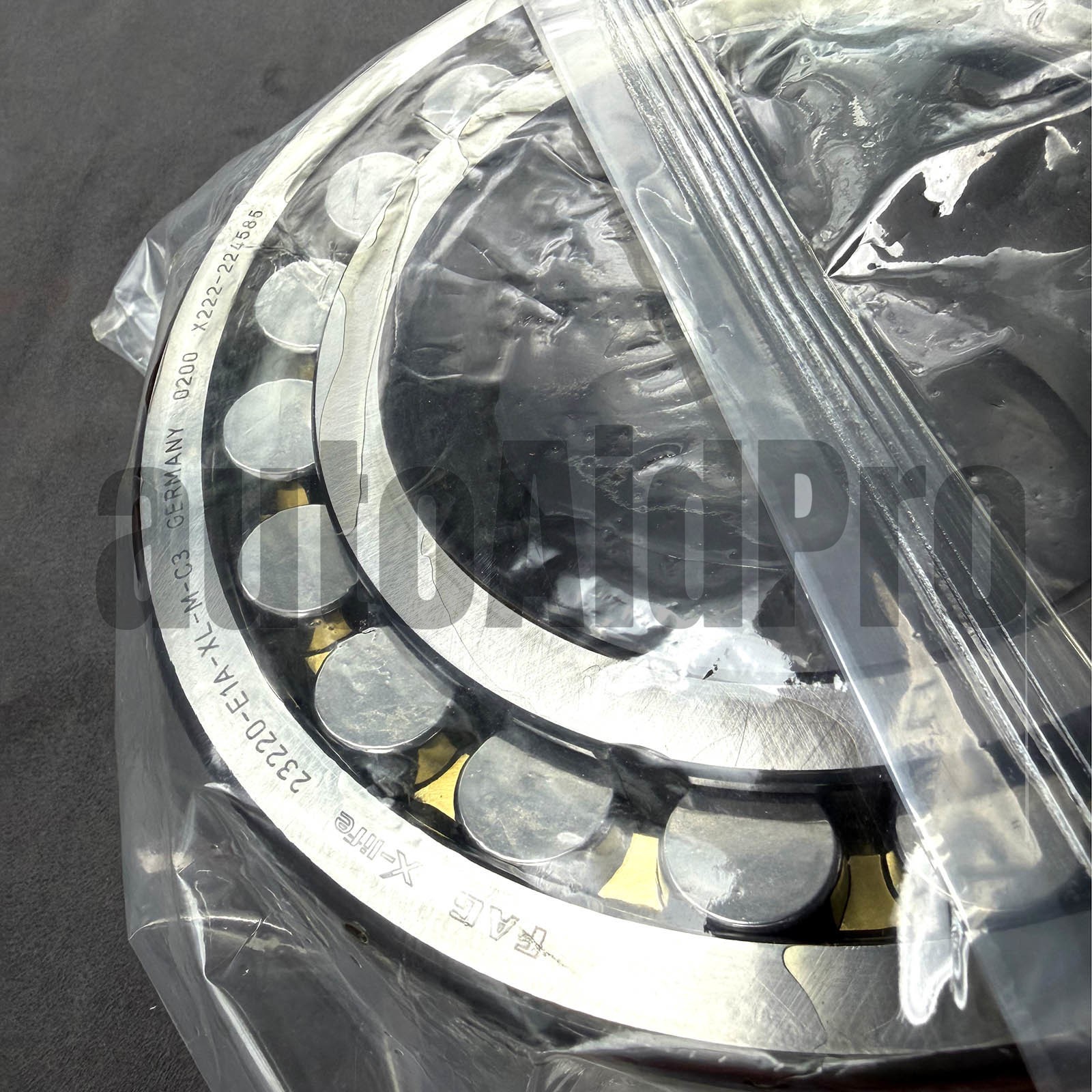 New Spherical Roller Bearing 23220-E1A-XL-M-C3 for FAG (Schaeffler)